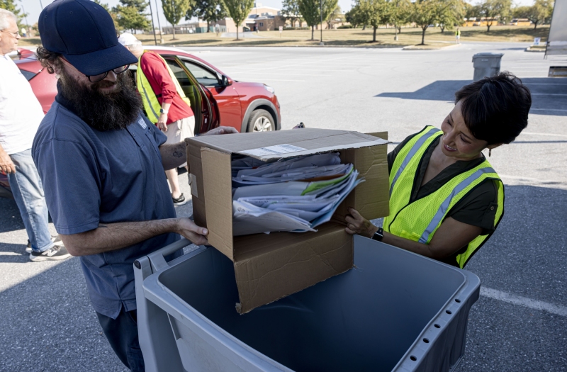 September 13, 2025: Senator Kim Hosts Shredding Event