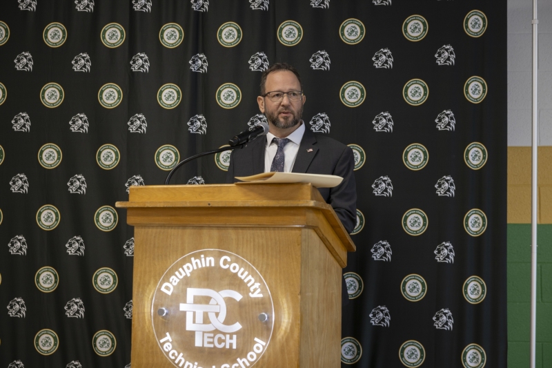 November 12, 2025: Senator Kim hosts Veterans Breakfast at the Dauphin County Technical School.